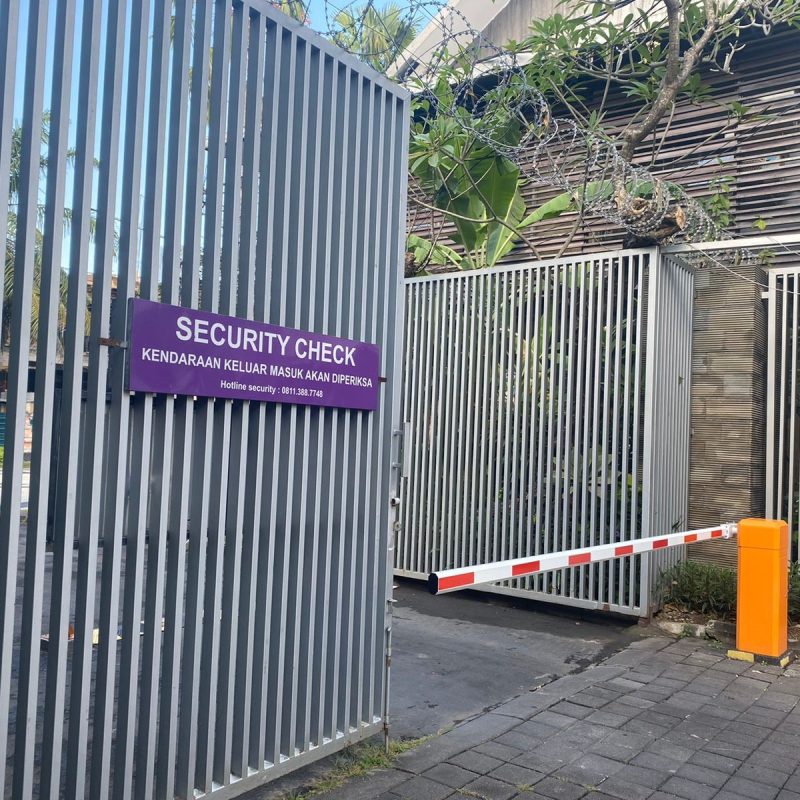 one way gate